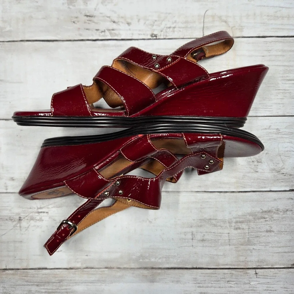 Sofft 1236819 Patent Leather Wedge Sandals Women 8M Burgundy Studded Slingback